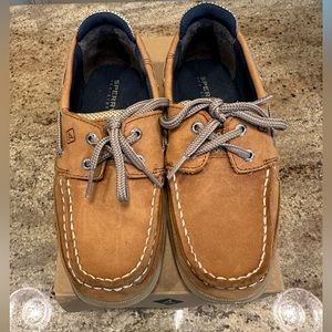 Great condition boys/youth sperrys size 3